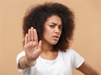 shutterstock_1062144023_stop sign_zīme stāvi.jpg