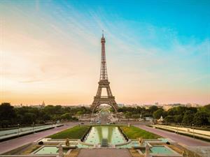 Shutterstock_2487423111_Eiffel tower_Eifeļa tornis.jpg