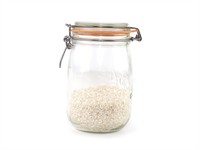 shutterstock_1913843053_rice in translucide container_rīsi caurspīdīgā traukā.jpg