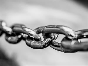 shutterstock_413782696_chain_ķēde.jpg