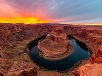 shutterstock_2651824517_Horseshoe bend in Grand Canyon_Pakava likums Lielajā Kanjonā.jpg