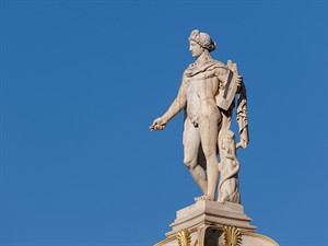 shutterstock_540006163_apollo statue_apolona statuja.jpg