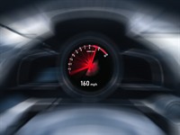 shutterstock_2457261917_driving at high speed_ātruma pārsniegšana.jpg