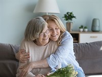 shutterstock_2371712619_hugging mother_apskauj mammu.jpg