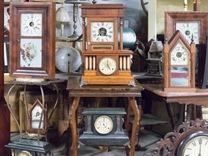 Helen89 Shutterstock_Various vintage clocks_Dažādi antīki pulksteņi.jpg