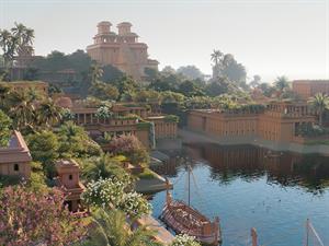 shutterstock_2575298743_Hanging Gardens of Babylon_Semiramīdas gaisa dārzi.jpg