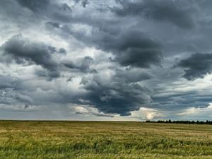 Shutterstock_206859232_dark clouds_tumši mākoņi.jpg