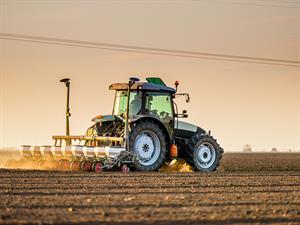 shutterstock_2544596207_tractor_traktors.jpg