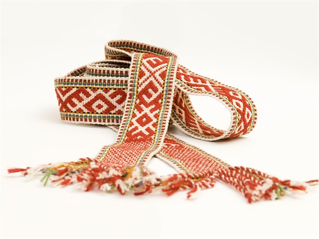 shutterstock_215043196_traditional latvian belt_tradicionālā latviešu josta.jpg