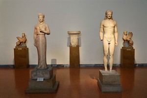 WIKI_20260120_A_Kore_and_a_kouros,_two_sphinxes_and_a_grave_stele._6th_cent._B.C