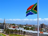 shutterstock_1510912355_Port Elizabeth South Africa landscape with flag_Portelizabetas ainava ar karogu.jpg
