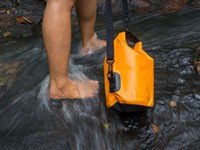 Shutterstock_710623042_waterproof bag_ūdensizturīga soma.jpg