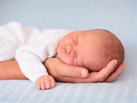 shutterstock_2495830051_newborn_jaundzimušais.jpg