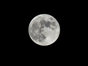 shutterstock_2513074273_moon_mēness.jpg