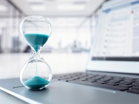 shutterstock_2610889101_hour glass_smilšu pulkstenis.jpg