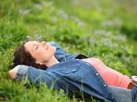 Shutterstock_2166642481_woman resting_sieviete atpūšas.jpg