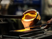 shutterstock_442773250_melted glass_izkausēts stikls.jpg