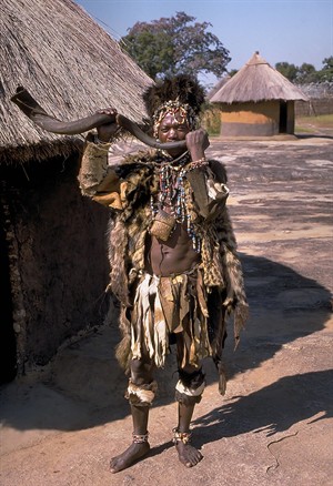 WIKI_29042026_Shona_witch_doctor_(Zimbabwe).jpg