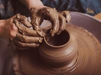 Shutterstock_1377692564_pottery_māls keramika (1).jpg