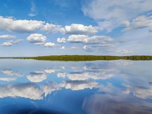 shutterstock_1100747423_simmetry landscape_simetriska ainava.jpg