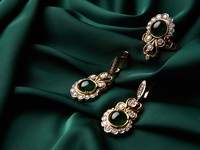 shutterstock_1082150555_jewelry_rotaslietas.jpg