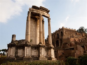 shutterstock_537877507_Temple of Vesta_Vestas templis.jpg
