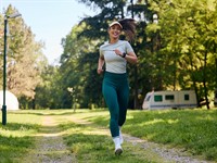shutterstock_2471784595_running_skrien.jpg